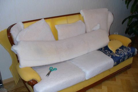 Как самостоятельно поменять обивку дивана и кресла?
